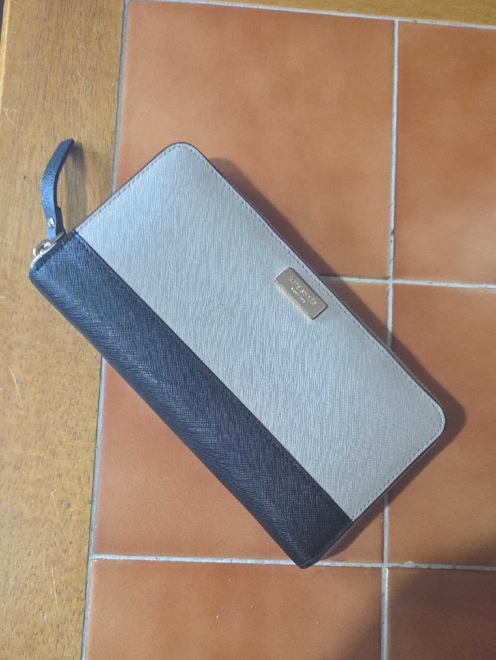 KATE SPADE NEDA NEWBERRY LANE WALLET GREAT USED CONDITION
